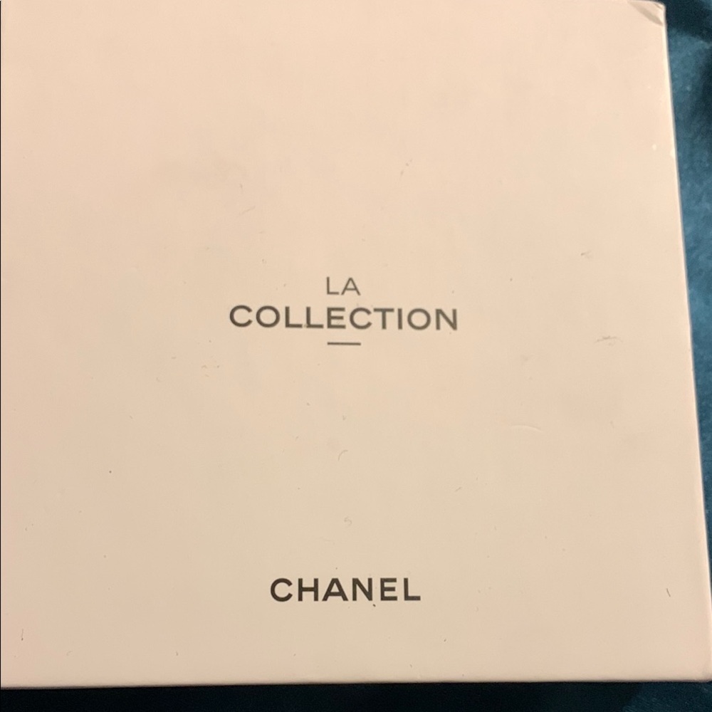 CHANEL Black and Gold Key & 2 Locks - Picture 3 of 3